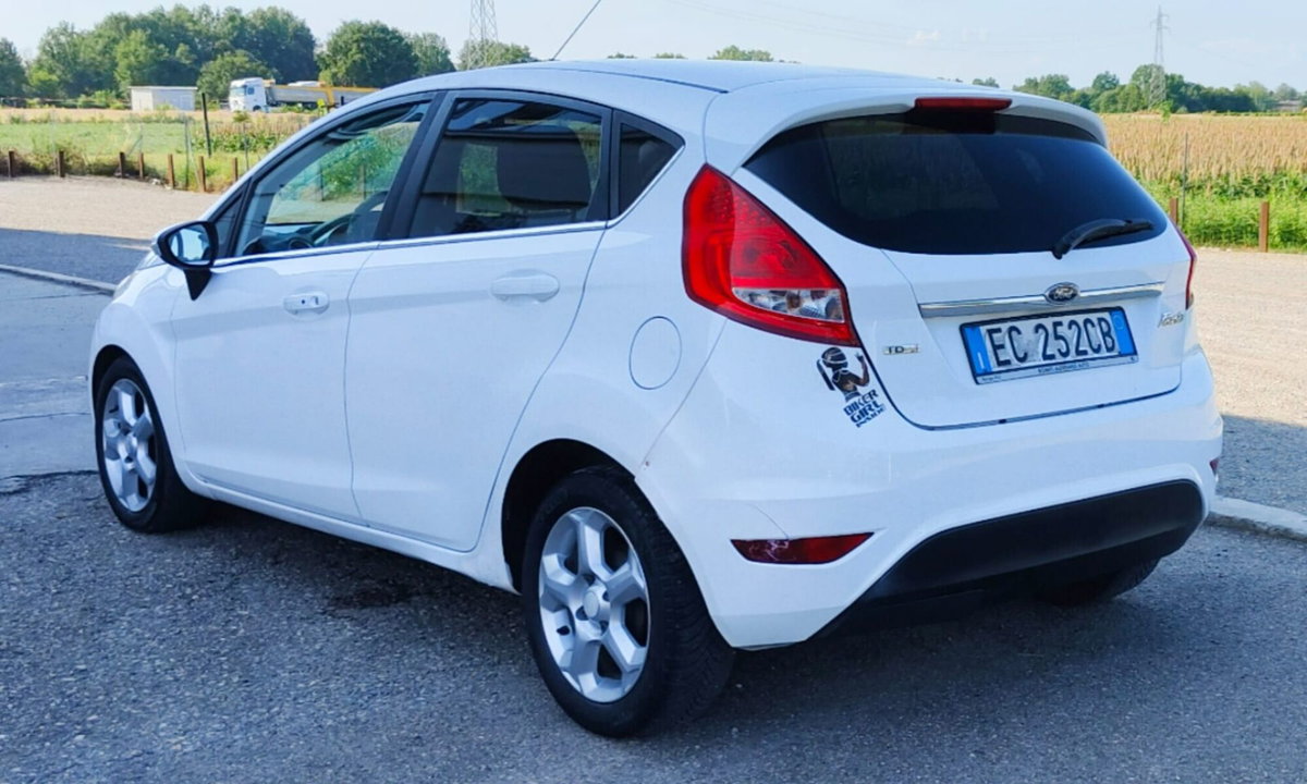 Ford Fiesta 1.4 TDCi 68CV 5 porte Titanium (17)