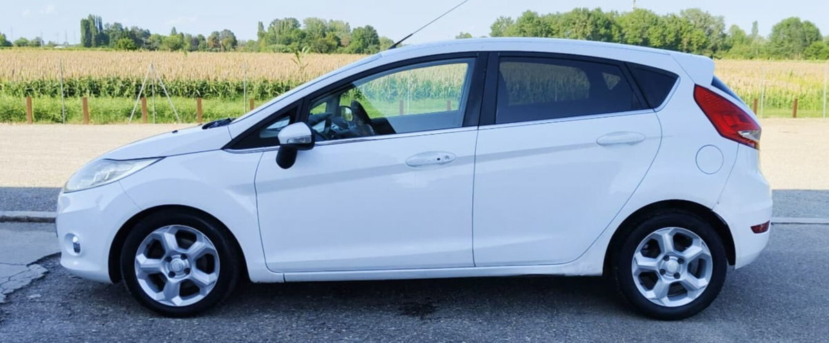 Ford Fiesta 1.4 TDCi 68CV 5 porte Titanium (18)