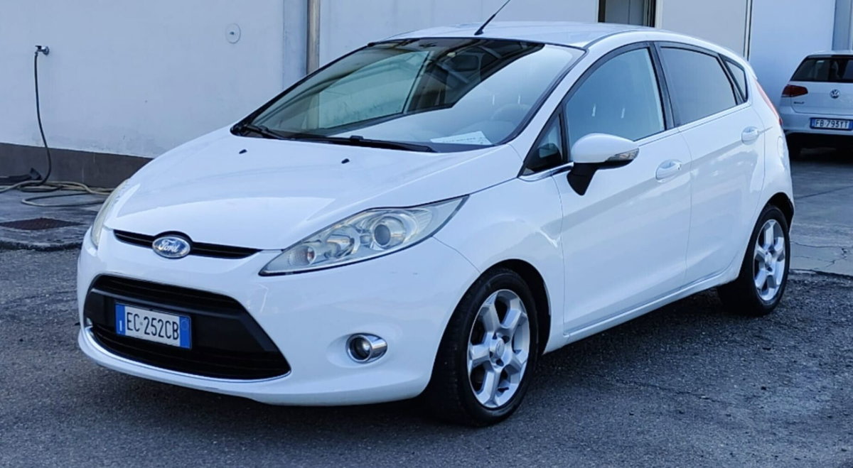 Ford Fiesta 1.4 TDCi 68CV 5 porte Titanium (2)
