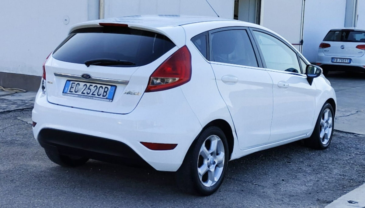 Ford Fiesta 1.4 TDCi 68CV 5 porte Titanium (20)