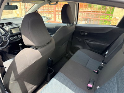 Toyota Yaris 1.D-4D 5 porte Lounge (10)