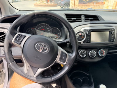 Toyota Yaris 1.D-4D 5 porte Lounge (14)