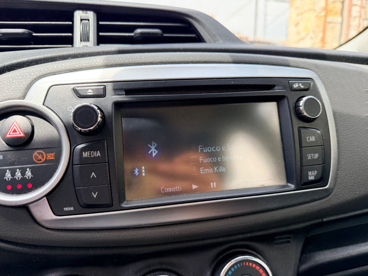 Toyota Yaris 1.D-4D 5 porte Lounge (15)
