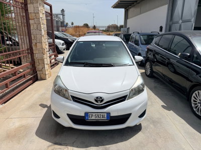 Toyota Yaris 1.D-4D 5 porte Lounge (2)