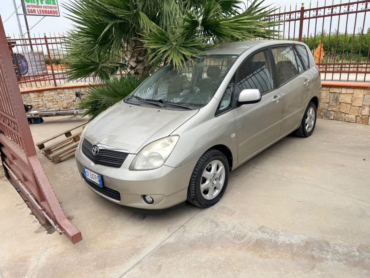Toyota Corolla Verso 2.0 16V D-4D