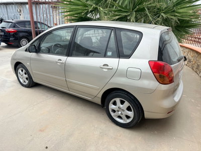 Toyota Corolla Verso 2.0 16V D-4D (3)