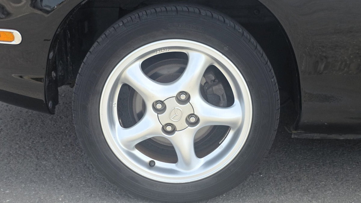 Mazda MX-5 1.6i 16V cat Backstage (19)