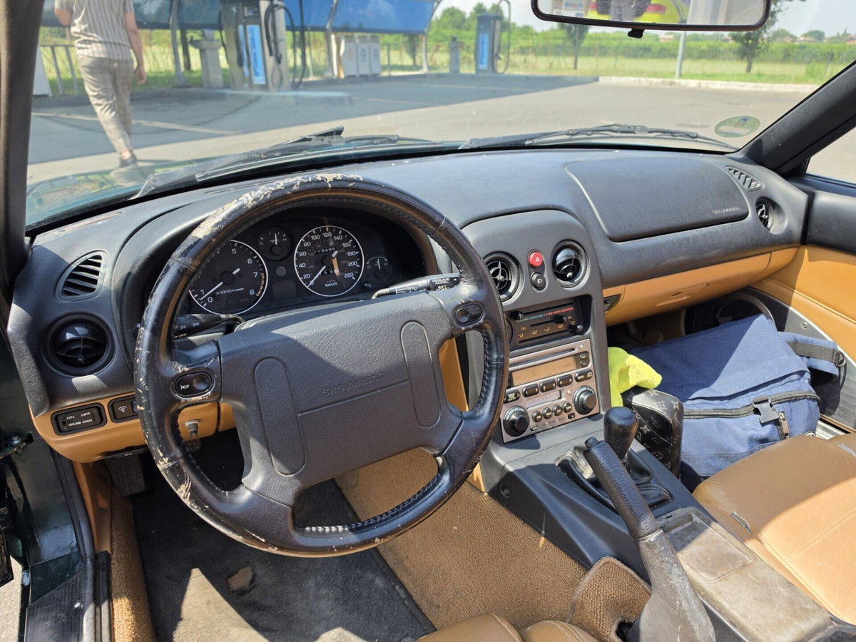 Mazda MX-5 1.8i 16V cat (2)