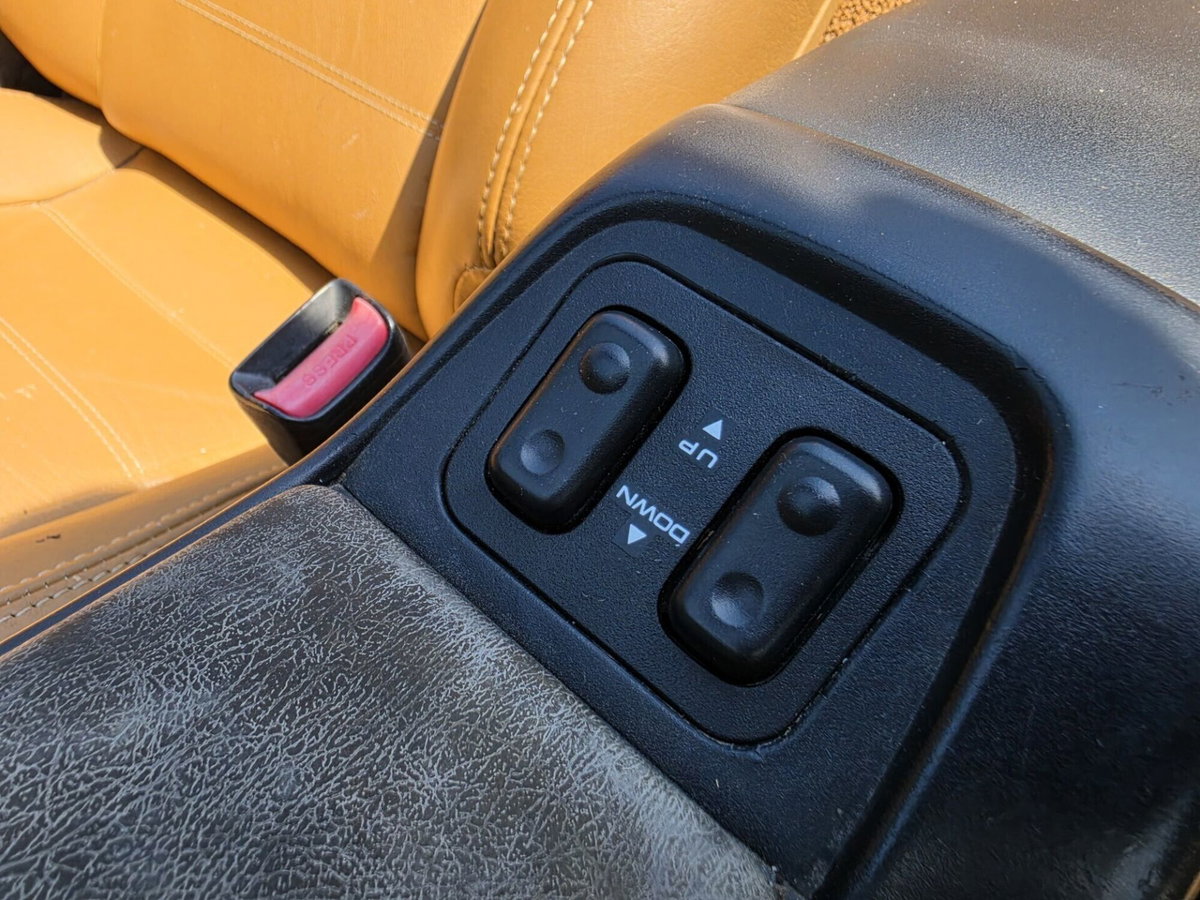 Mazda MX-5 1.8i 16V cat (8)