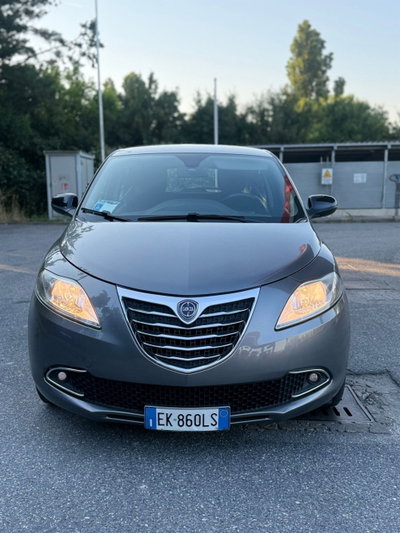 Lancia Ypsilon 1.2 69 CV 5 porte Platinum (3)