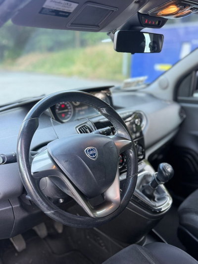 Lancia Ypsilon 1.2 69 CV 5 porte Platinum (7)