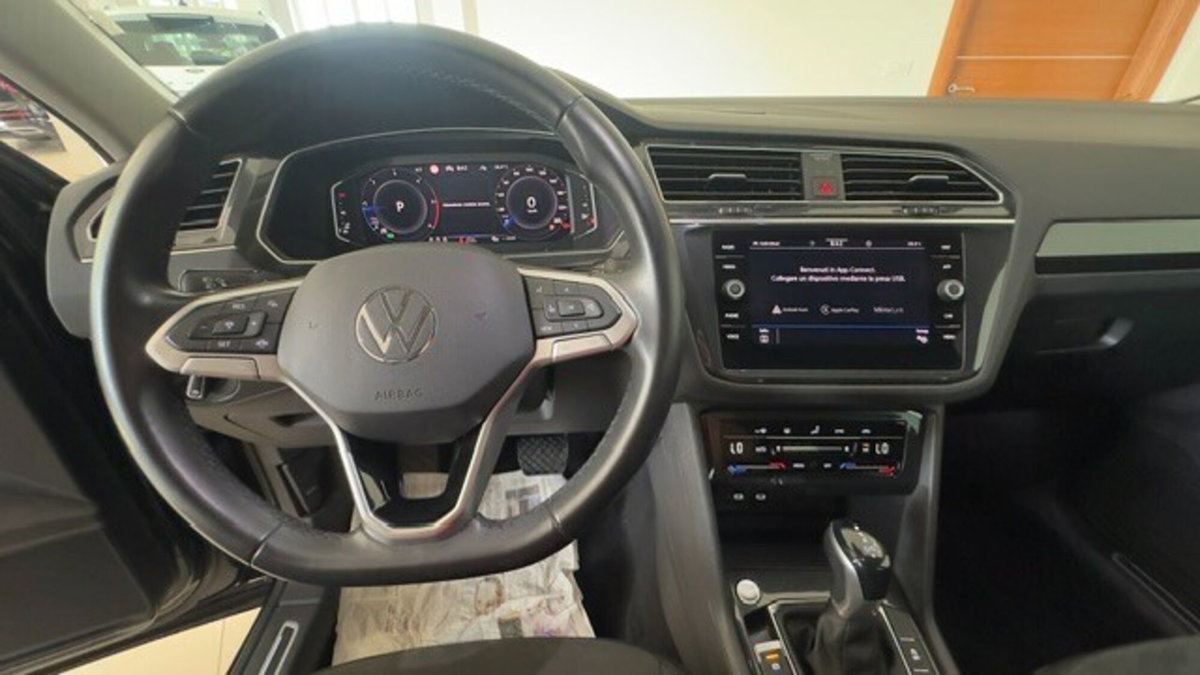 Volkswagen Tiguan 2.0 TDI 150 CV SCR DSG 4MOTION Elegance (12)