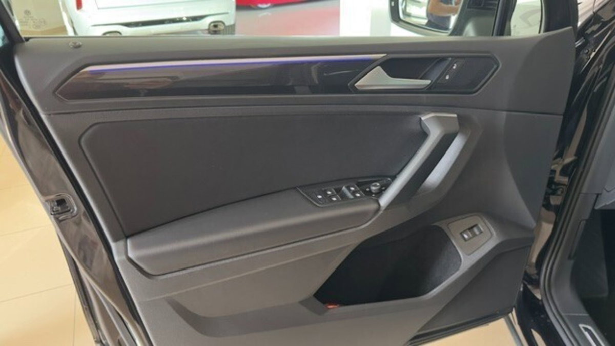 Volkswagen Tiguan 2.0 TDI 150 CV SCR DSG 4MOTION Elegance (7)