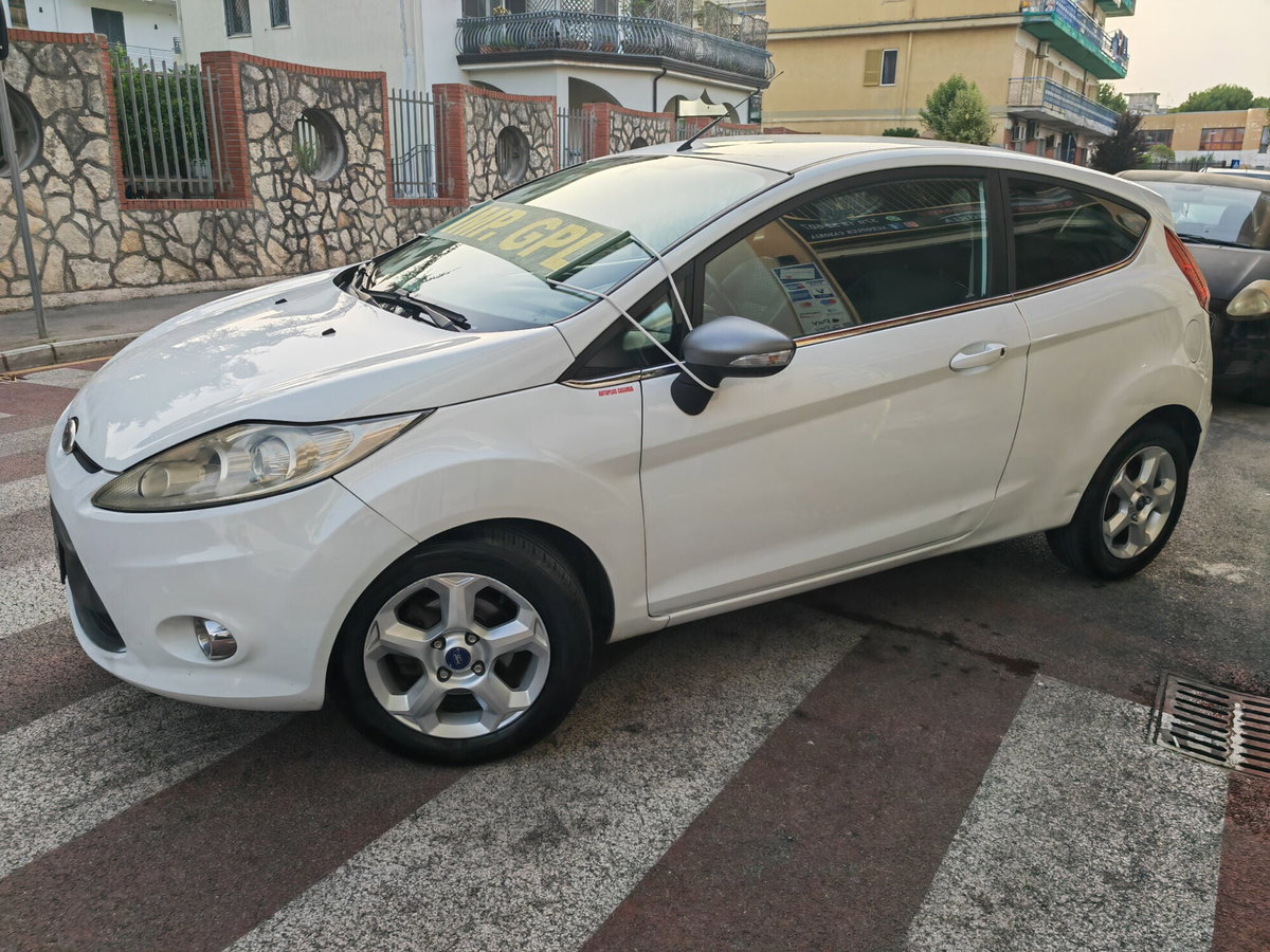 Ford Fiesta 1.4 5 porte Bz.- GPL Titanium (4)