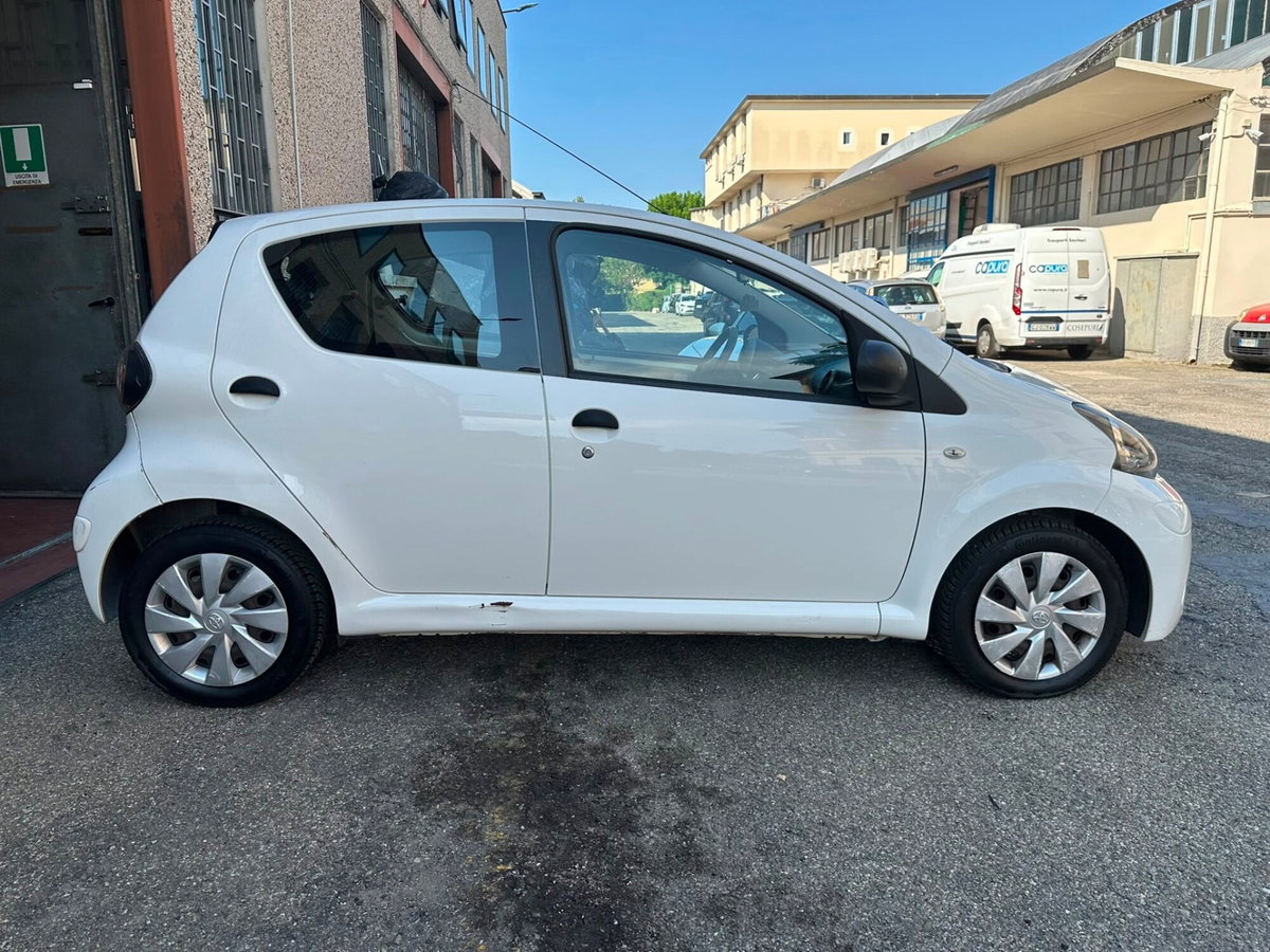 Toyota Aygo 1.0 12V VVT-i 5 porte Active Connect (5)
