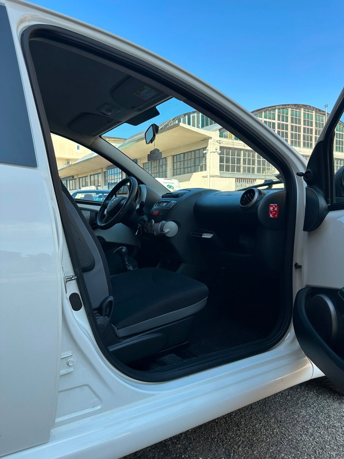 Toyota Aygo 1.0 12V VVT-i 5 porte Active Connect (8)