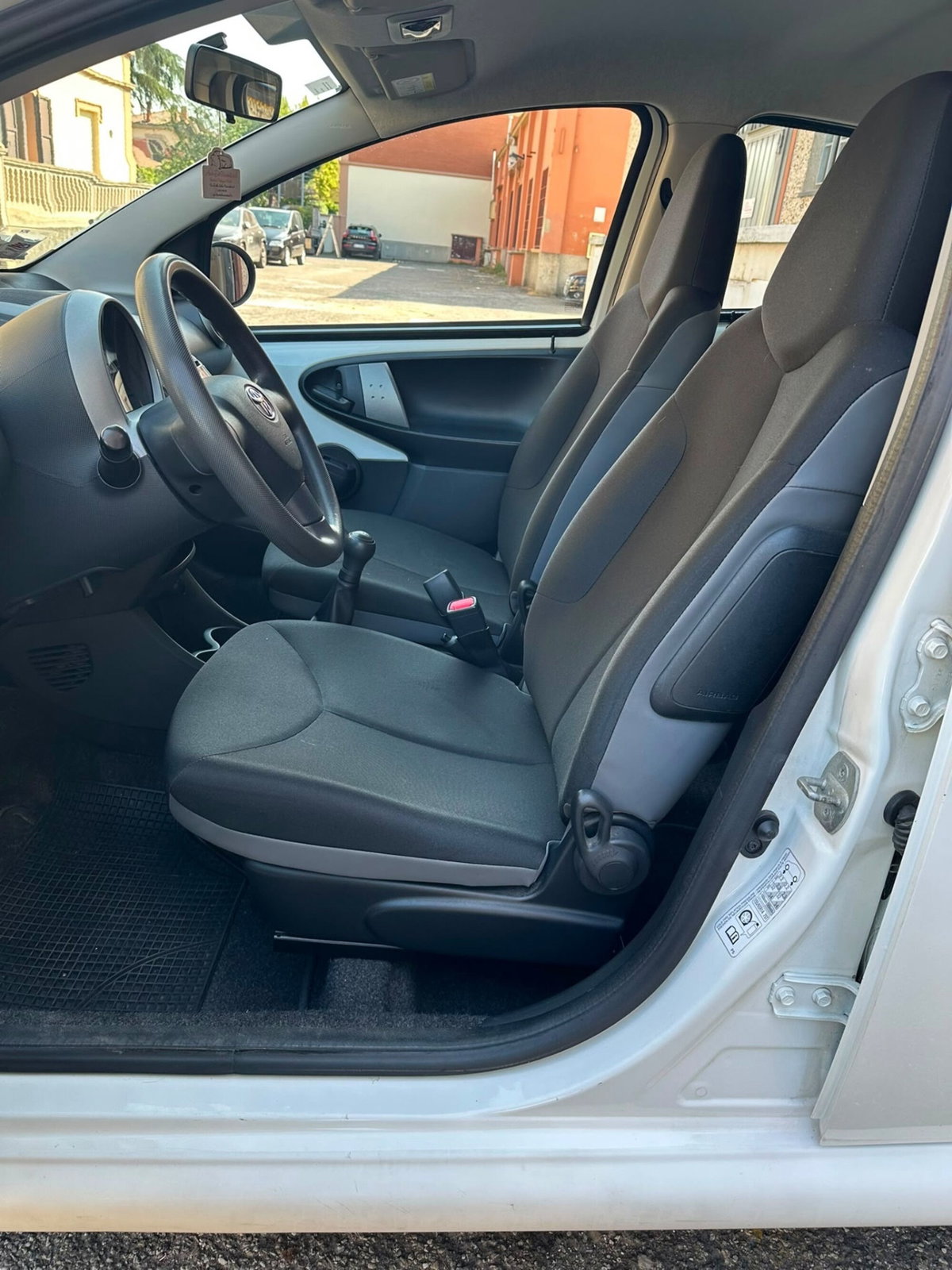 Toyota Aygo 1.0 12V VVT-i 5 porte Active Connect (9)