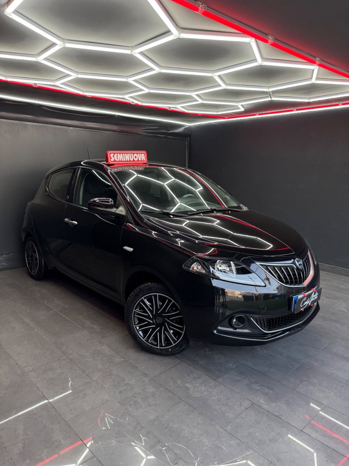 Lancia Ypsilon 1.0 FireFly 5 porte S&S Hybrid Ecochic Gold (2)