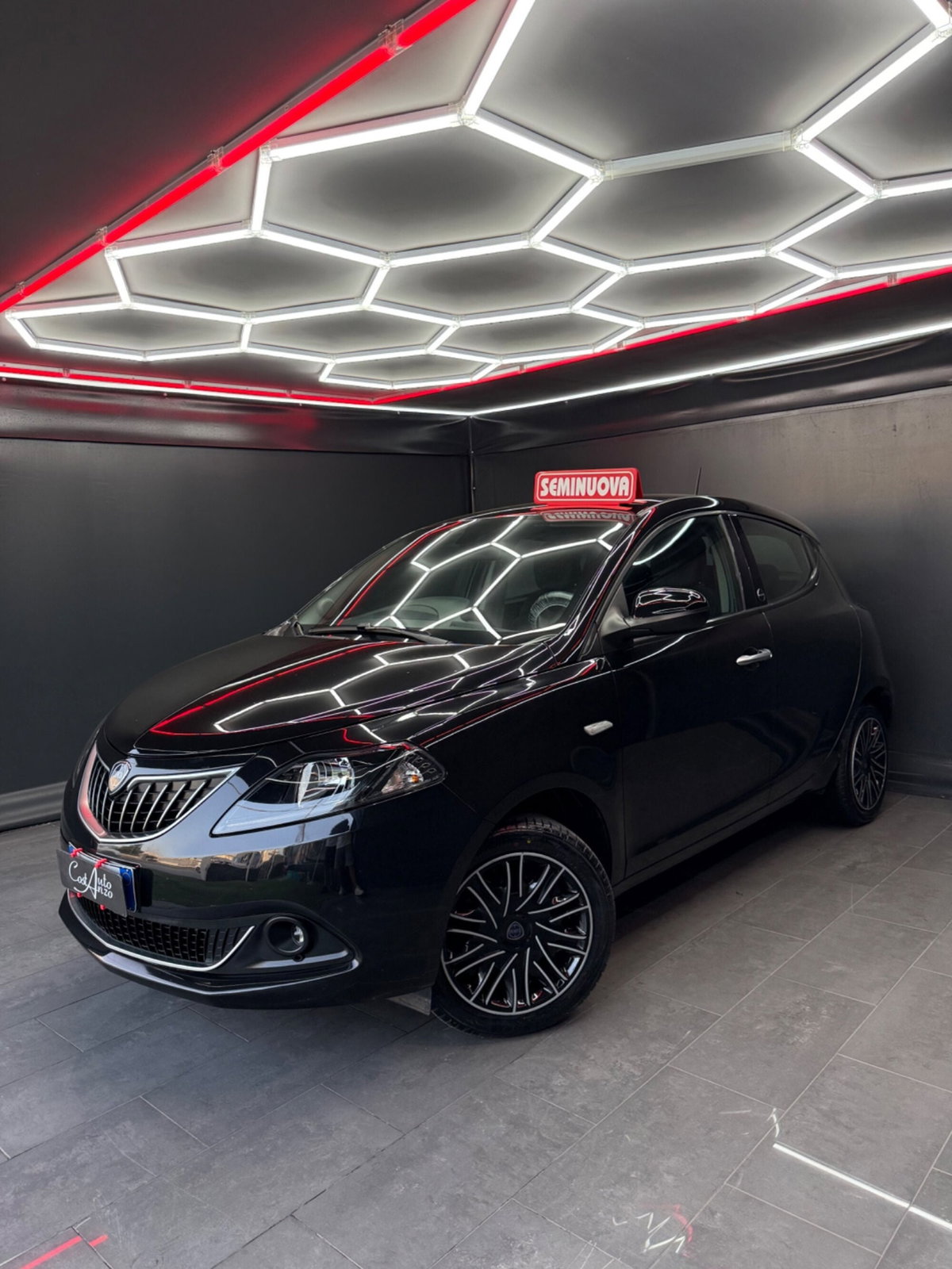 Lancia Ypsilon 1.0 FireFly 5 porte S&S Hybrid Ecochic Gold (4)