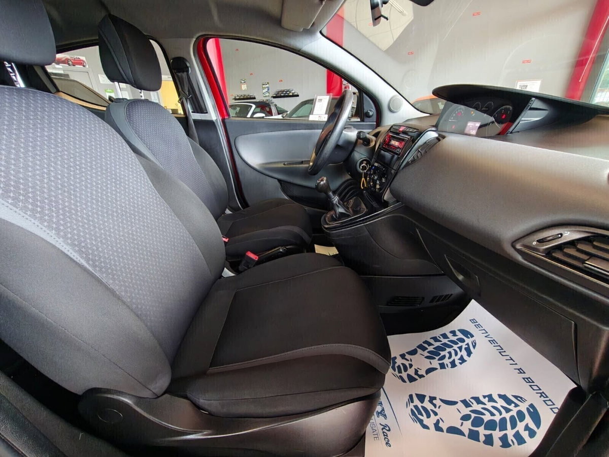 Lancia Ypsilon 1.3 MJT 16V 95 CV 5 porte S&S Platinum (20)