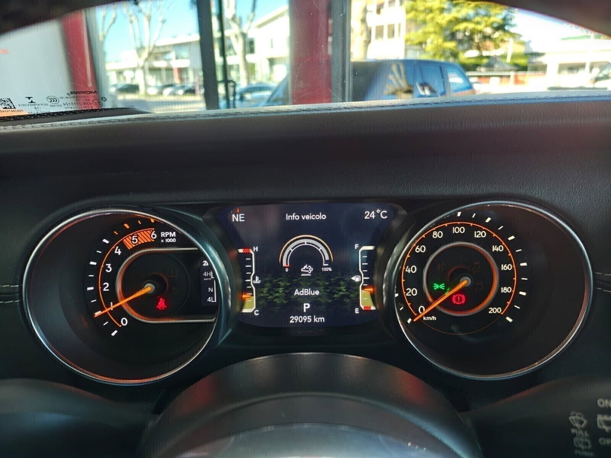 Jeep Wrangler Unlimited 2.2 Mjt II Sahara (13)