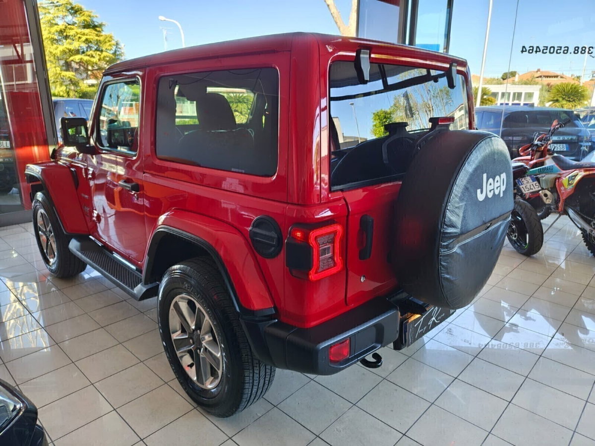 Jeep Wrangler Unlimited 2.2 Mjt II Sahara (5)