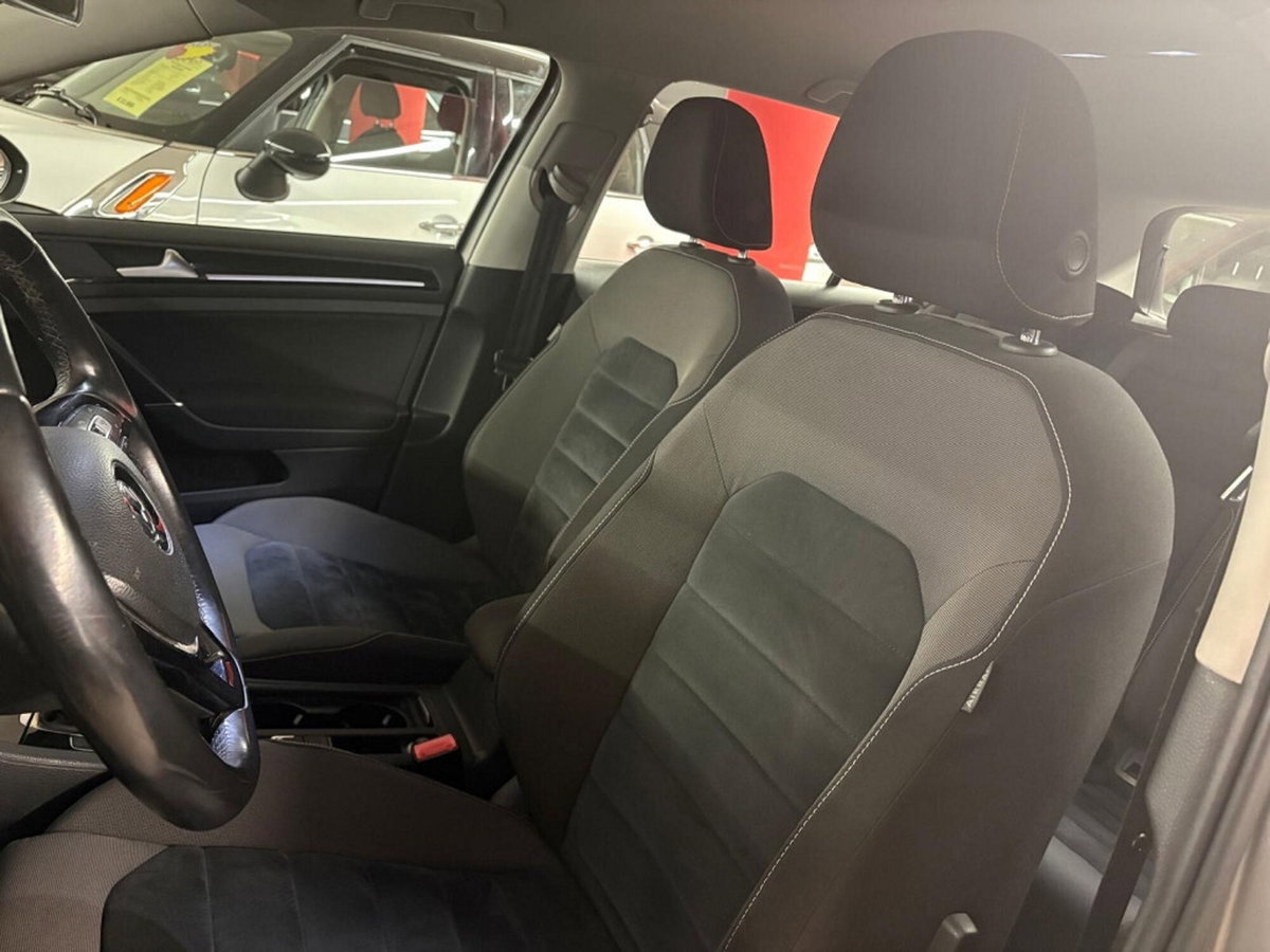 Volkswagen Golf 1.6 TDI DPF 3p. Highline (10)