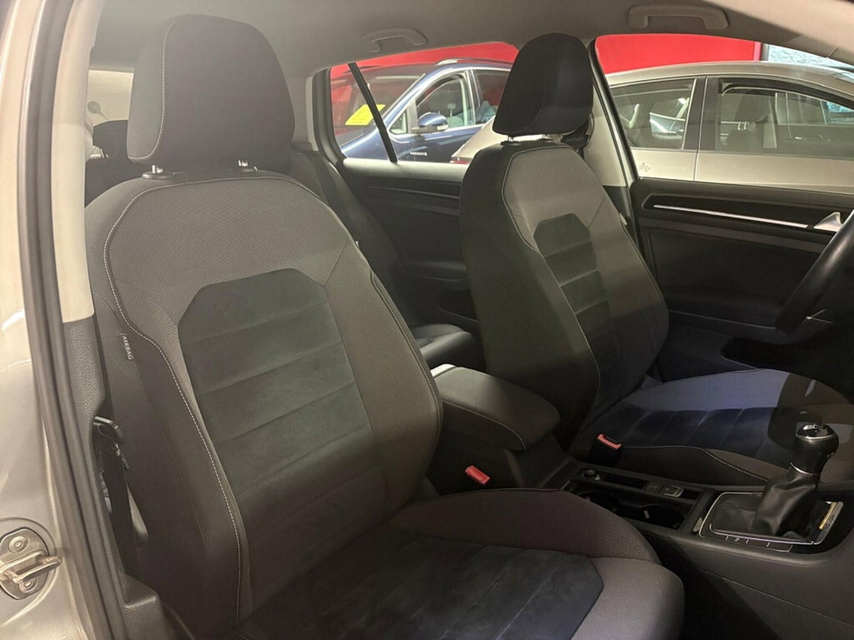 Volkswagen Golf 1.6 TDI DPF 3p. Highline (11)