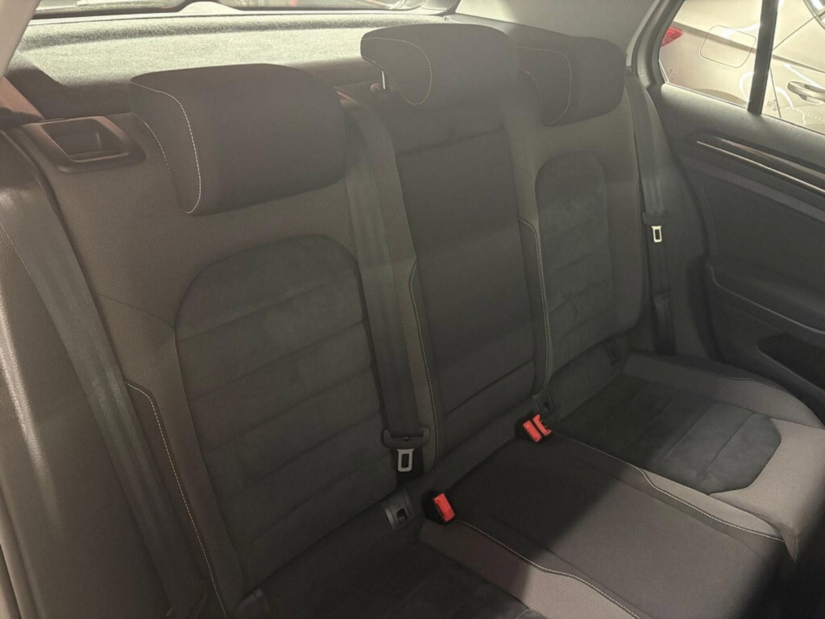 Volkswagen Golf 1.6 TDI DPF 3p. Highline (12)