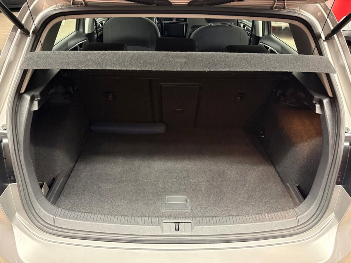 Volkswagen Golf 1.6 TDI DPF 3p. Highline (16)