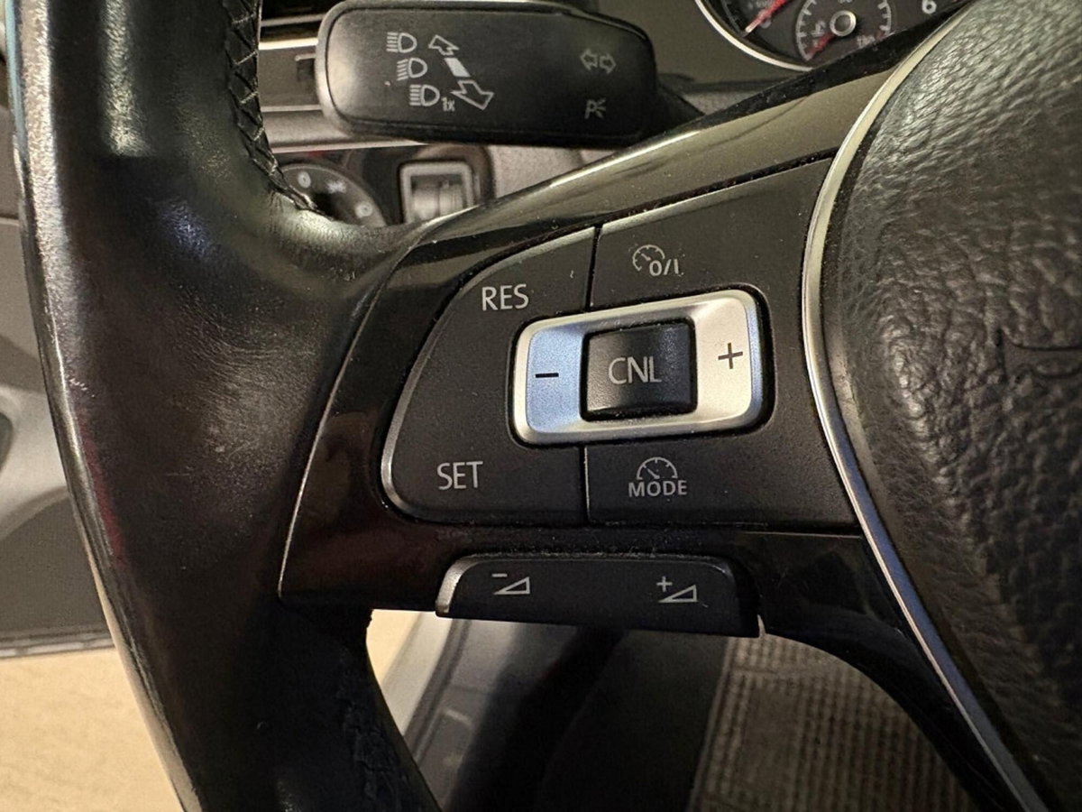 Volkswagen Golf 1.6 TDI DPF 3p. Highline (17)