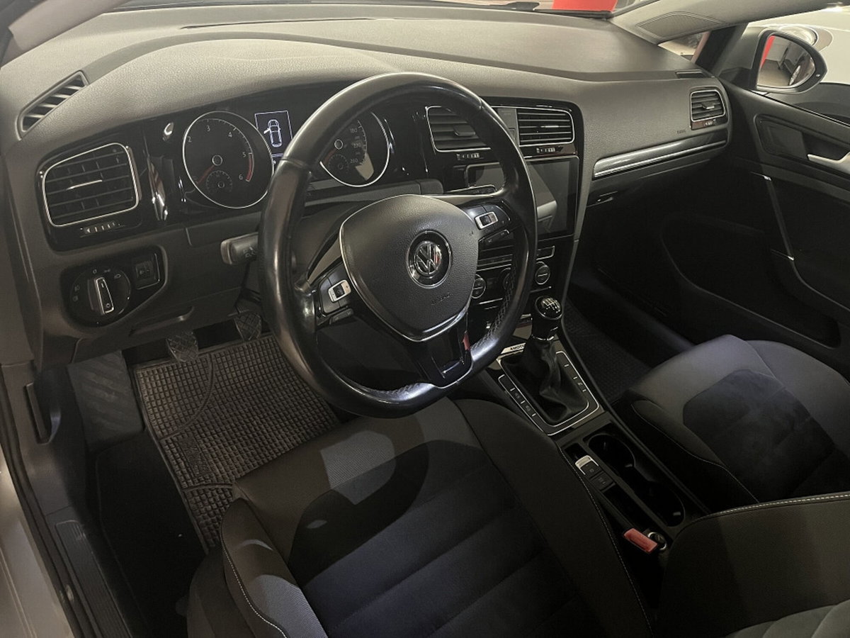 Volkswagen Golf 1.6 TDI DPF 3p. Highline (6)