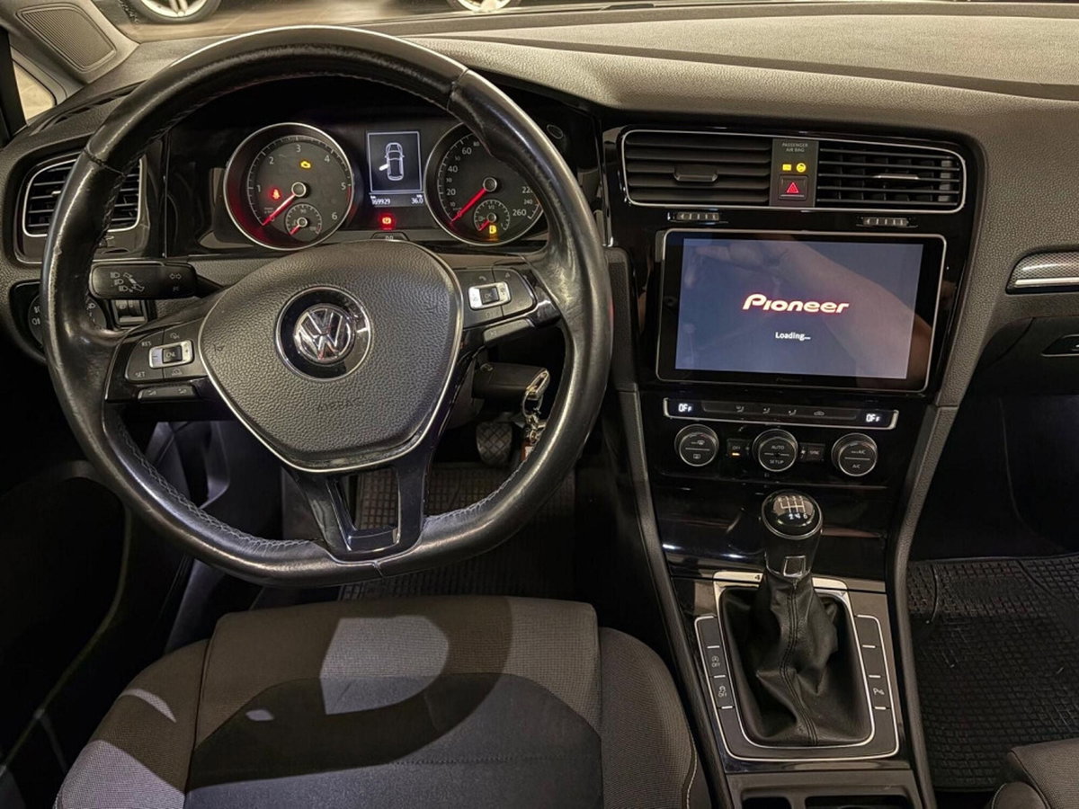 Volkswagen Golf 1.6 TDI DPF 3p. Highline (7)