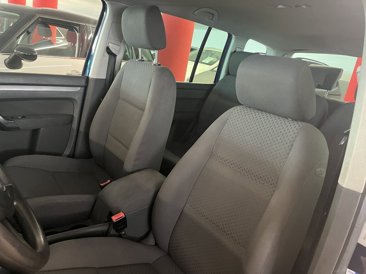 Volkswagen Touran 1.9 TDI 105CV DPF (7)