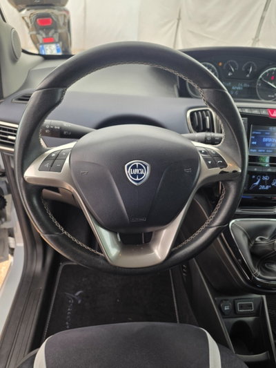 Lancia Ypsilon 1.2 69 CV 5 porte Mya (17)