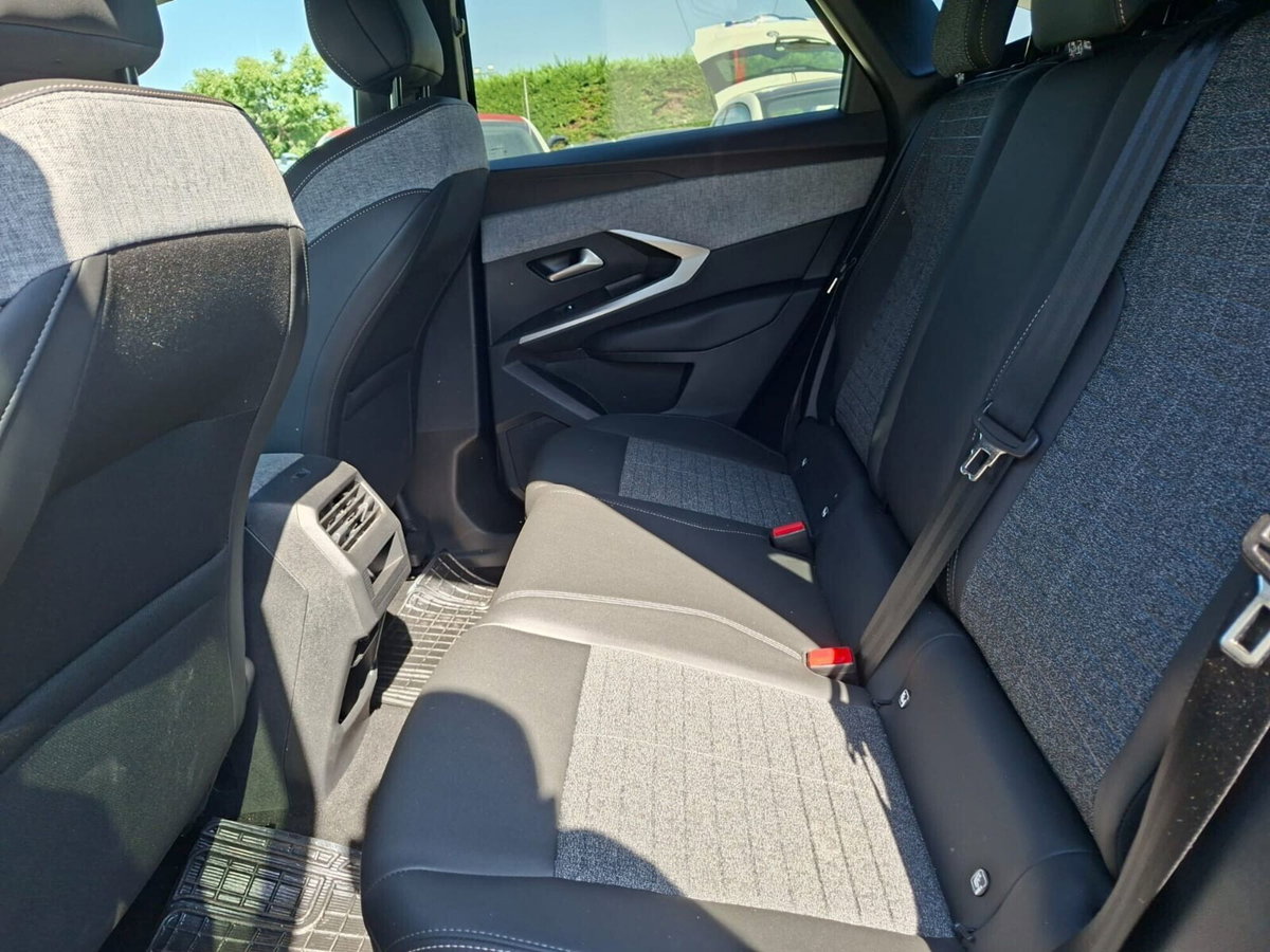 Peugeot 3008 1.2 hybrid Allure Business 145cv e-dcs6 (14)
