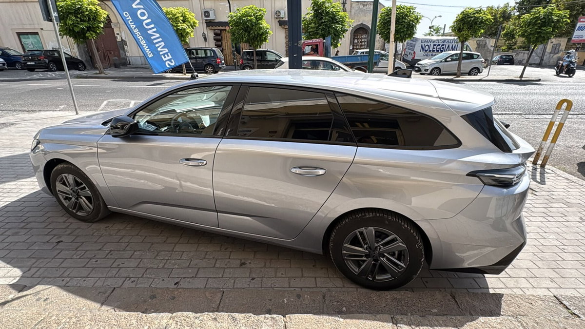 Peugeot 308 1.2 puretech t Allure s&s 130cv (5)