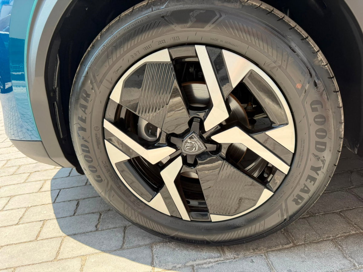 Peugeot 2008 1.2 puretech Allure s&s 100cv (6)