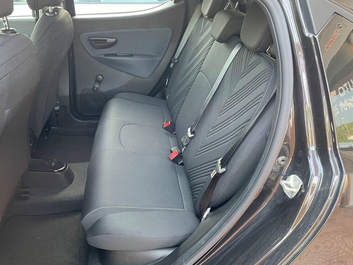Lancia Ypsilon 1.0 FireFly 5 porte S&S Hybrid Ecochic Gold (13)