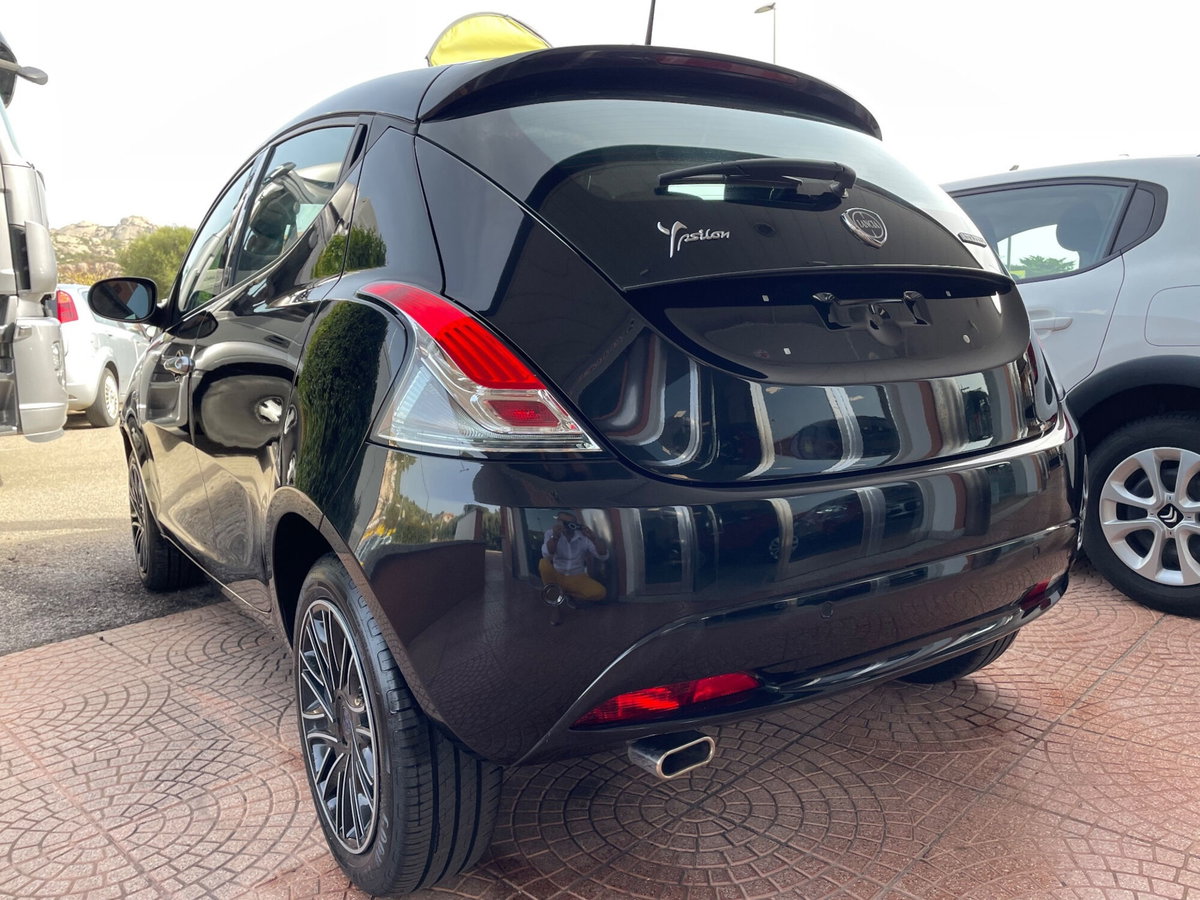 Lancia Ypsilon 1.0 FireFly 5 porte S&S Hybrid Ecochic Gold (3)