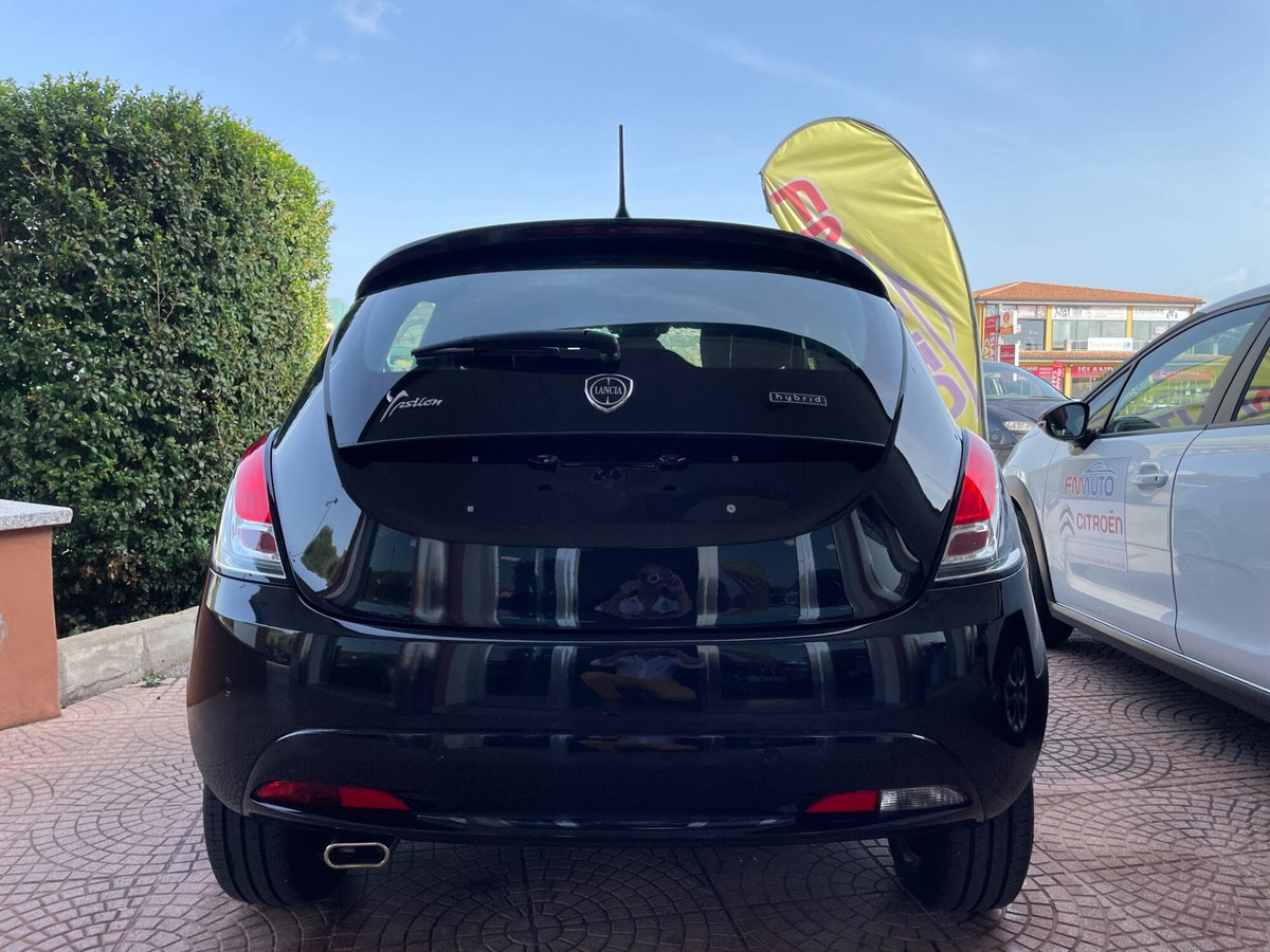 Lancia Ypsilon 1.0 FireFly 5 porte S&S Hybrid Ecochic Gold (4)