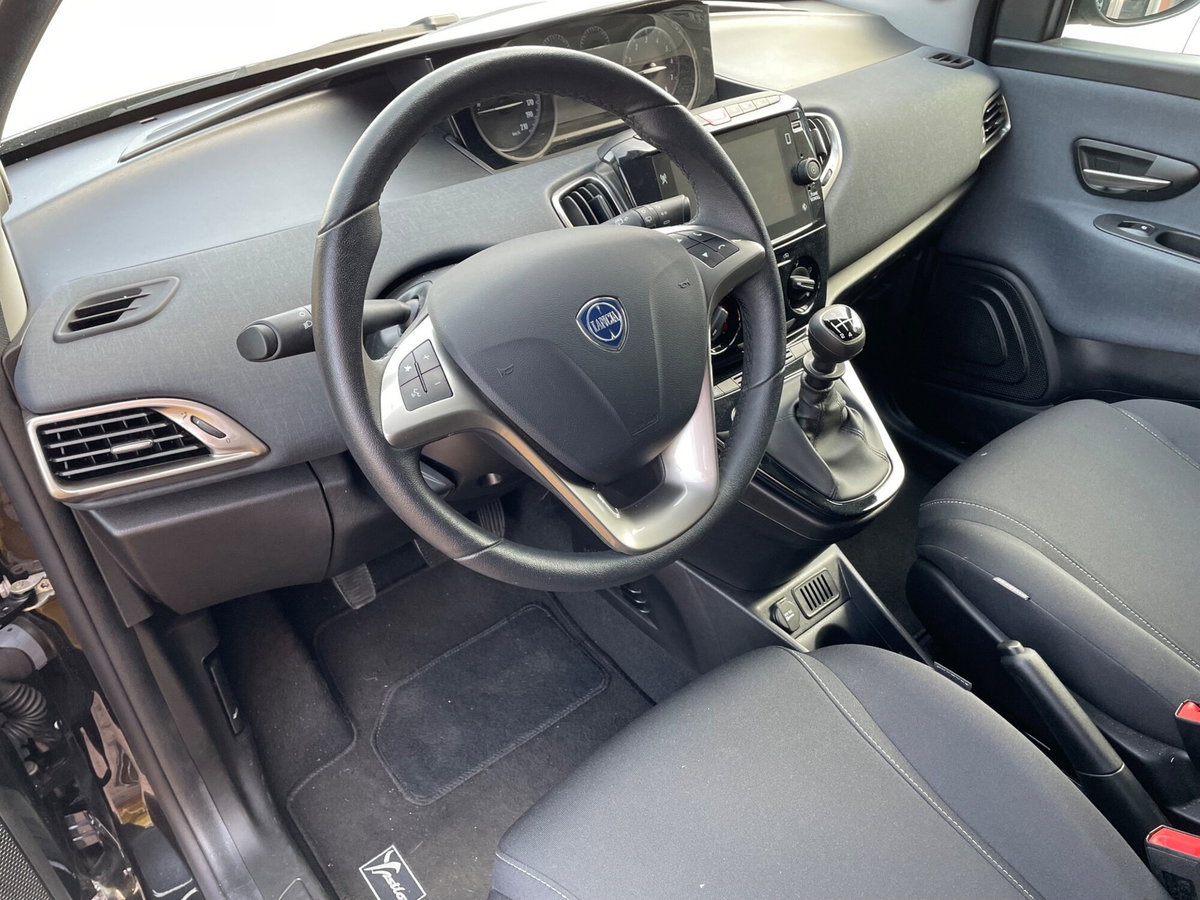 Lancia Ypsilon 1.0 FireFly 5 porte S&S Hybrid Ecochic Gold (7)