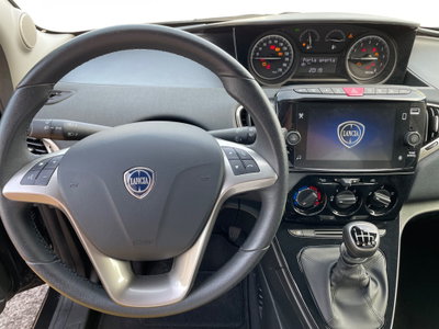 Lancia Ypsilon 1.0 FireFly 5 porte S&S Hybrid Ecochic Gold (9)