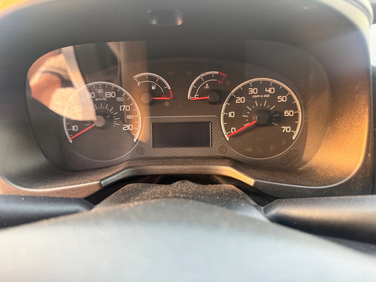 Fiat Fiorino 1.3 MJT 75CV Combi Semi SX (11)