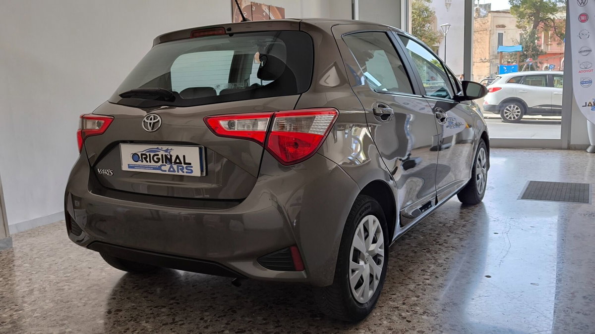 Toyota Yaris 1.0 5 porte Lounge (10)