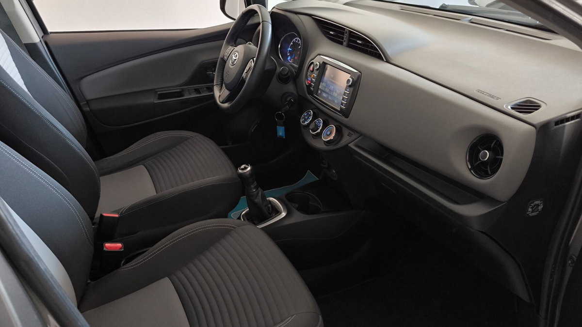 Toyota Yaris 1.0 5 porte Lounge (19)