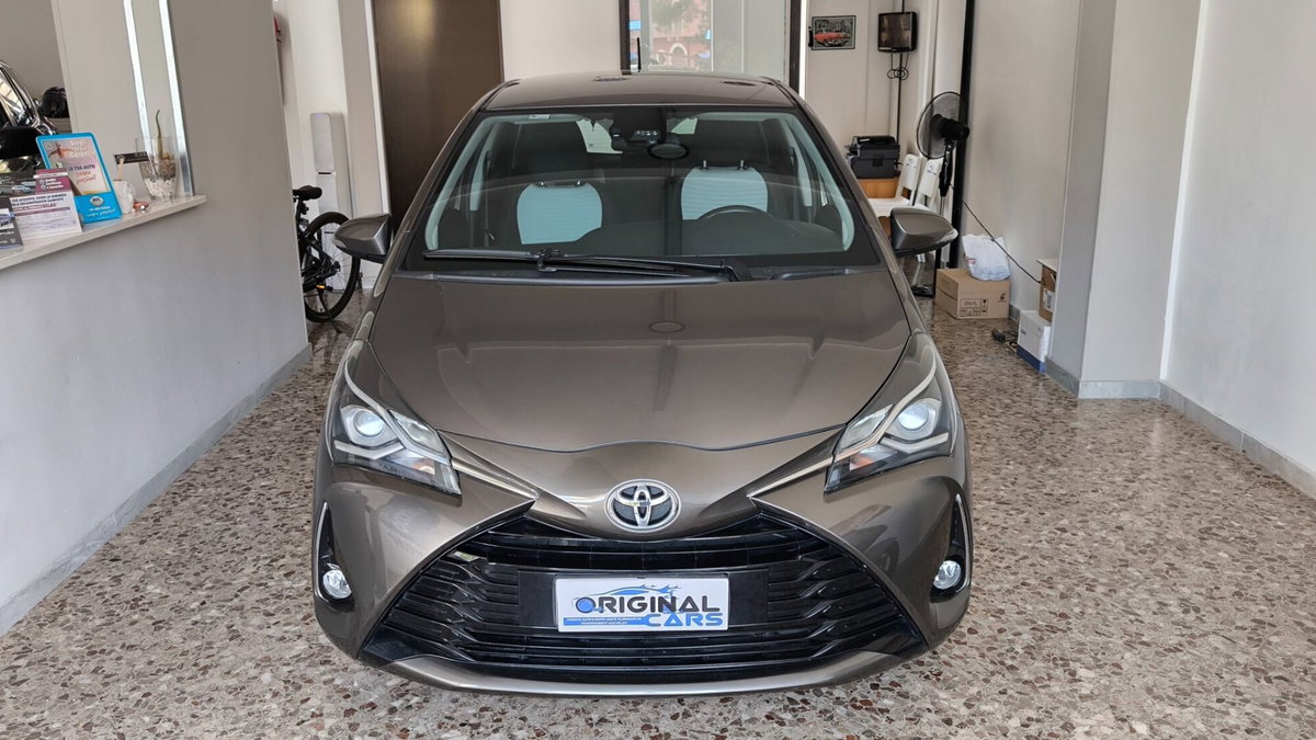 Toyota Yaris 1.0 5 porte Lounge (3)
