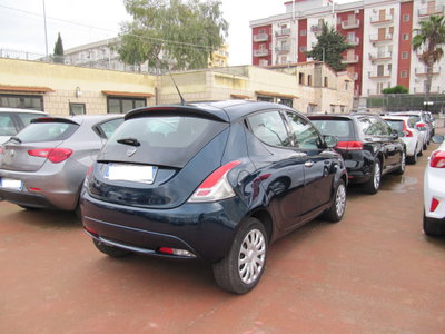 Lancia Ypsilon 1.2 69 CV 5 porte Silver (4)