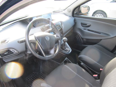 Lancia Ypsilon 1.2 69 CV 5 porte Silver (5)