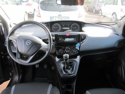 Lancia Ypsilon 1.2 69 CV 5 porte Silver (6)